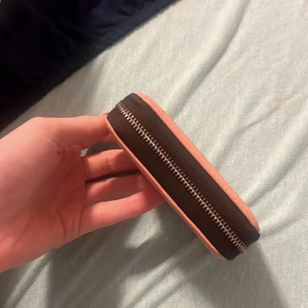 Wallet! - Picture 5 of 7